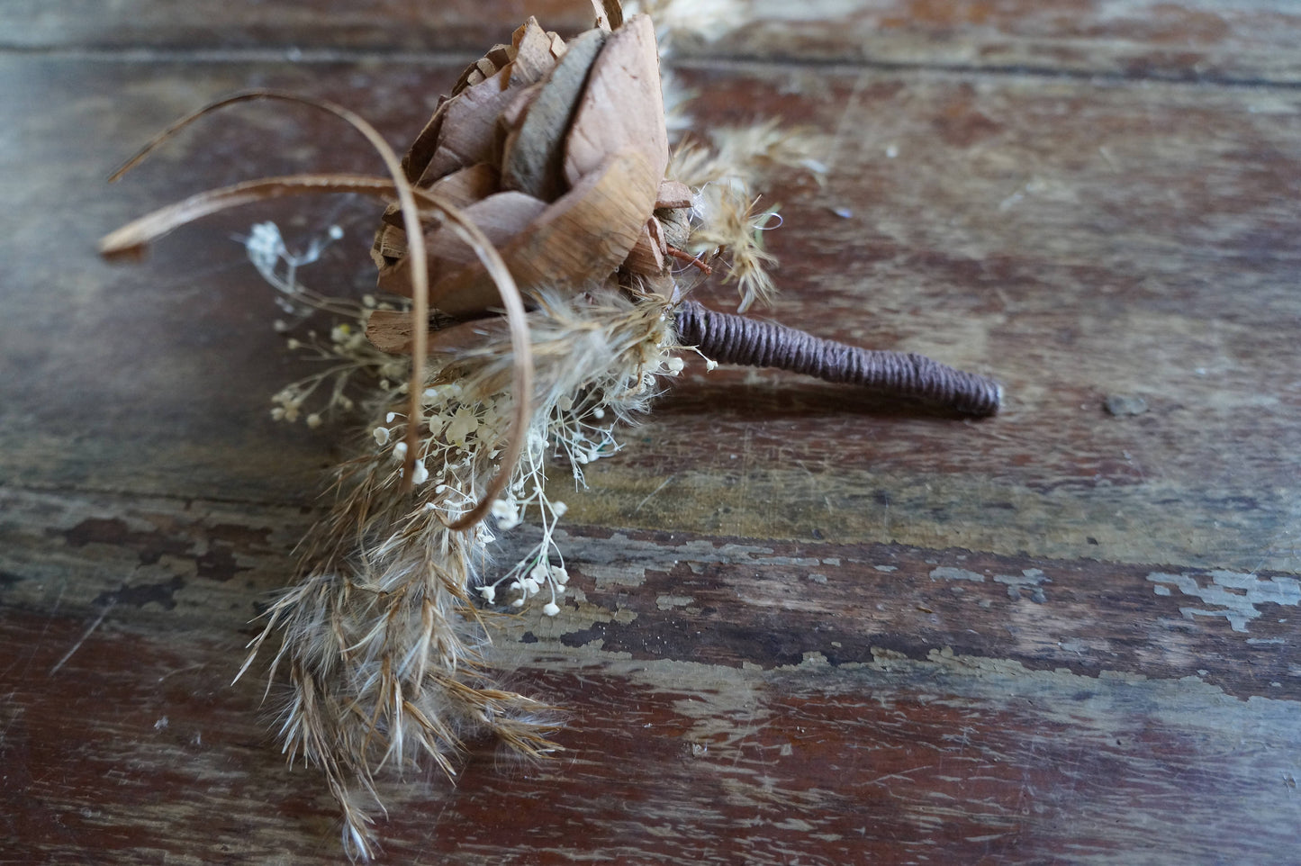 Vanilla Latte Sola Flower Boutonniere