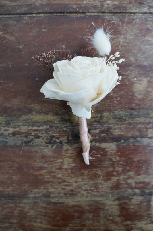 Peaches N Creme Sola Flower Boutonniere