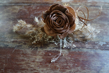 Vanilla Latte Sola Flower Boutonniere