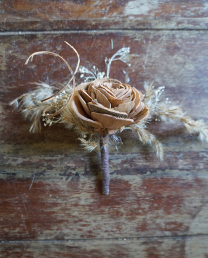 Vanilla Latte Sola Flower Boutonniere